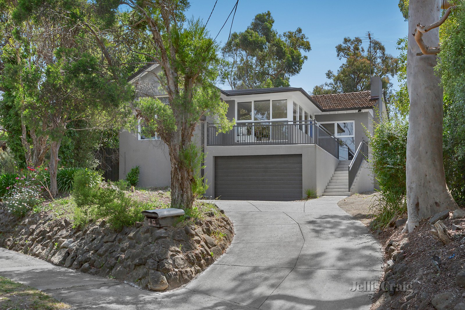 18 Sharrow Road, Mitcham image 1