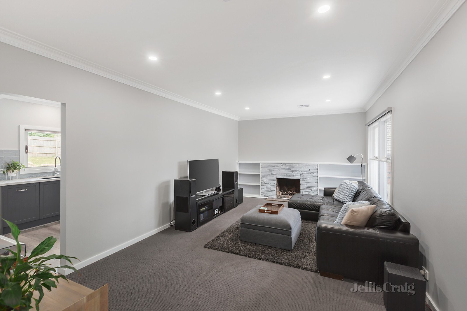 18 Sharrow Road, Mitcham image 2