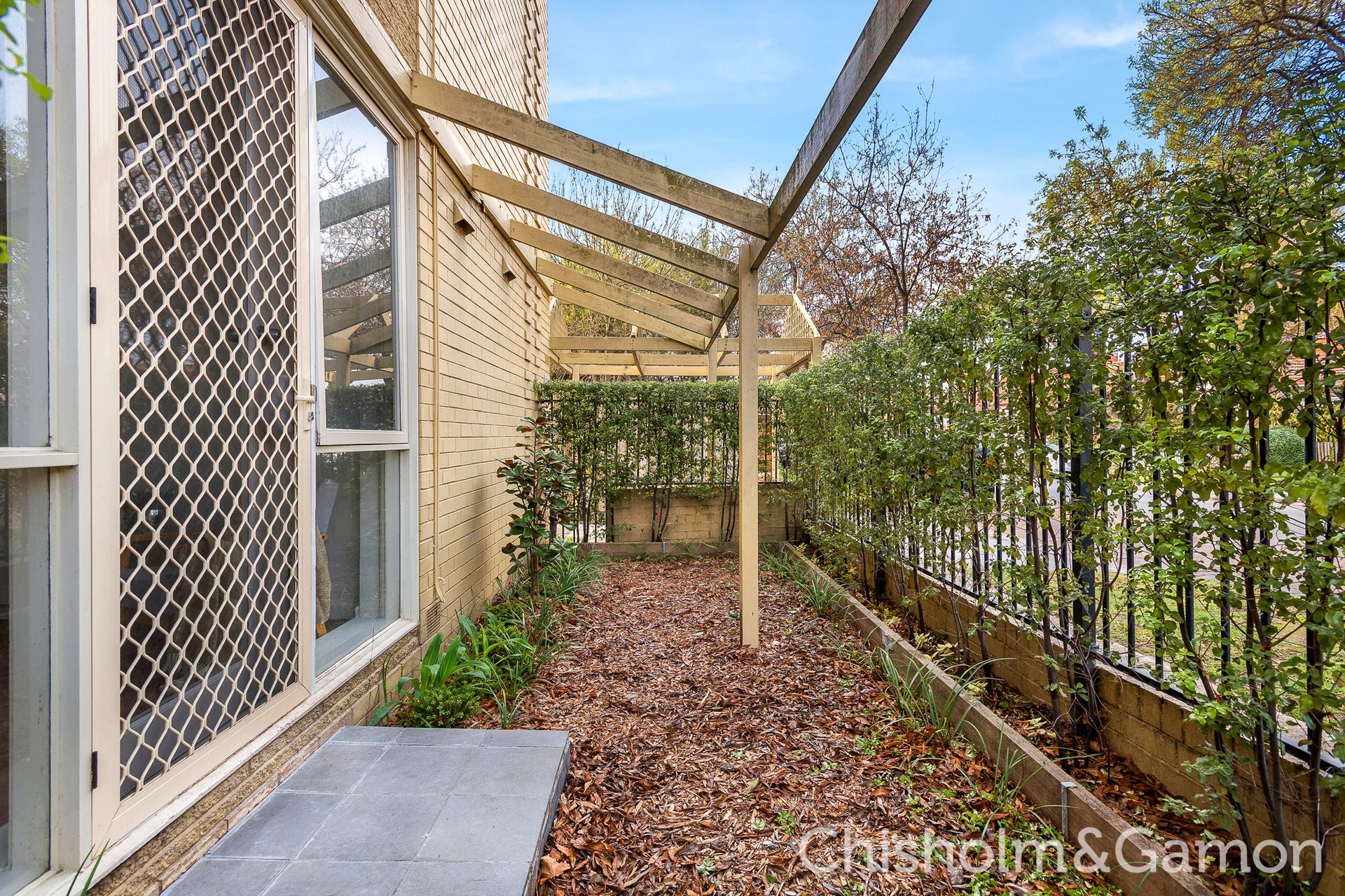 1/8 Spray Street, Elwood image 2