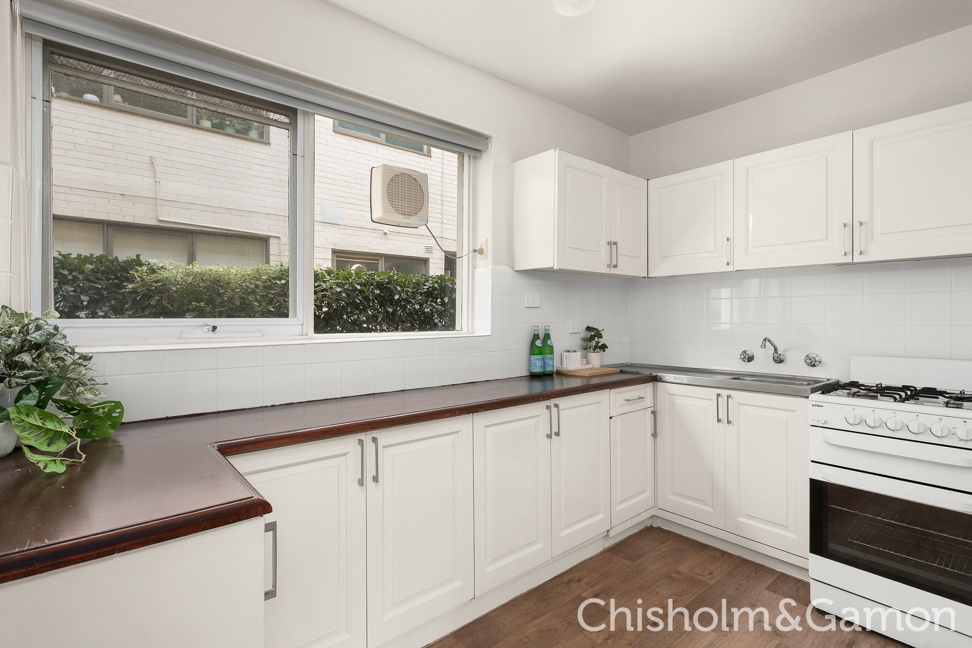 1/8 Spray Street, Elwood image 5