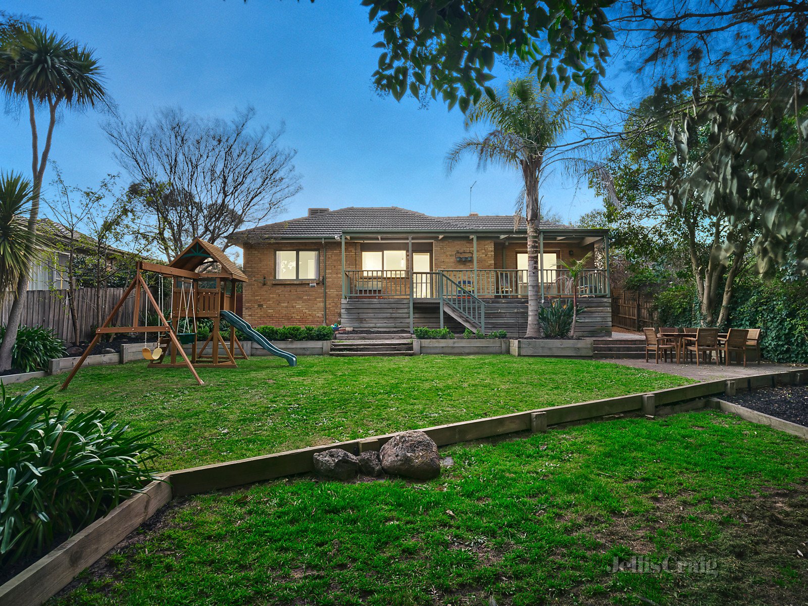 18 St Clair Crescent, Mount Waverley image 7