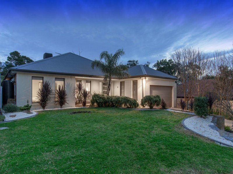 18 St James Park Rise, Mooroolbark image 1