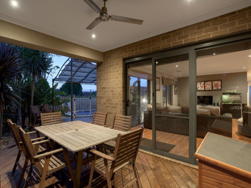 18 St James Park Rise, Mooroolbark image 14