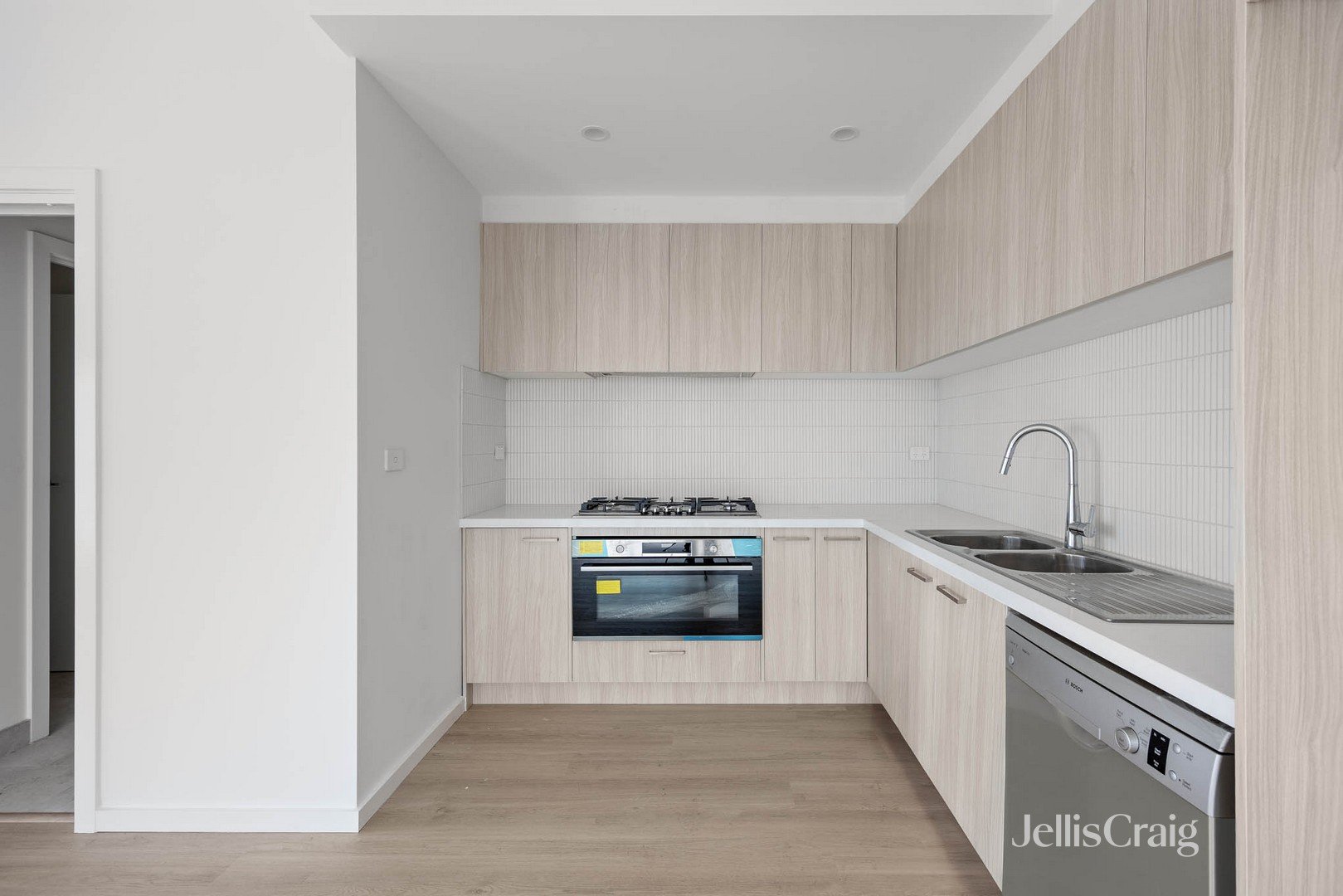 1/8 Strong Street, Spotswood image 4