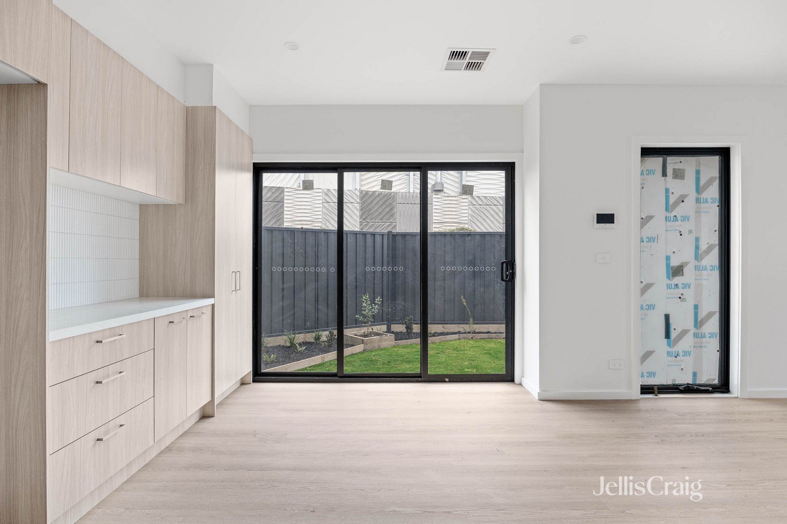 1/8 Strong Street, Spotswood image 5