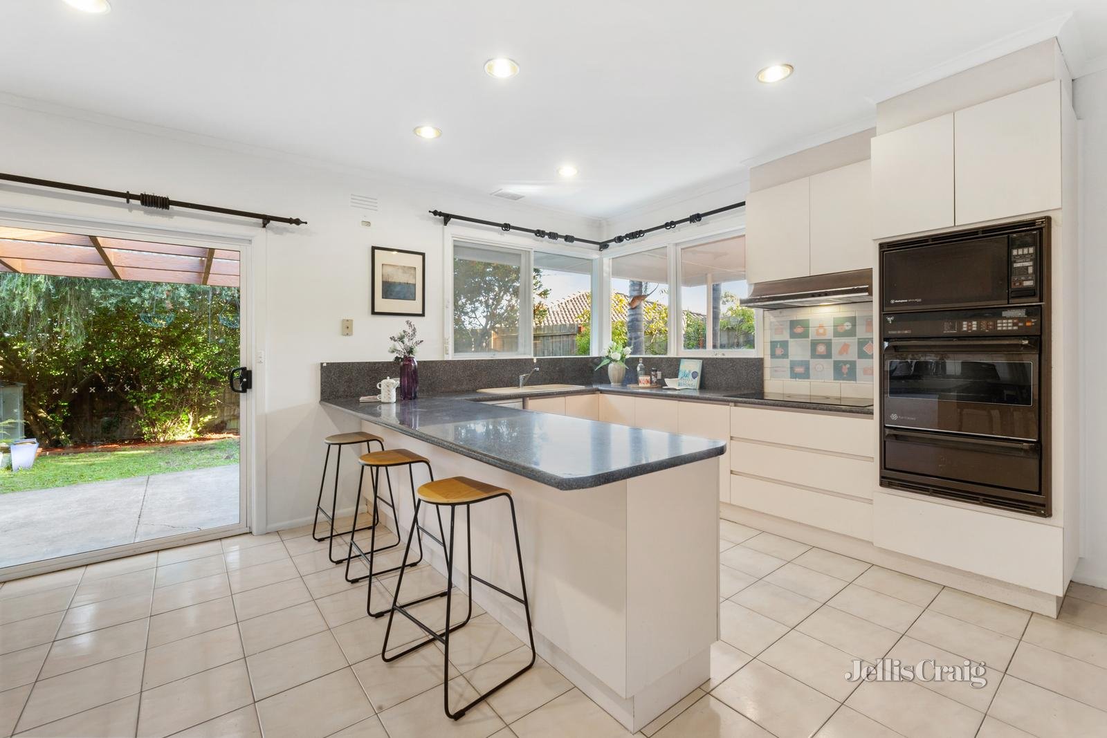 18 The Glen, Donvale image 5