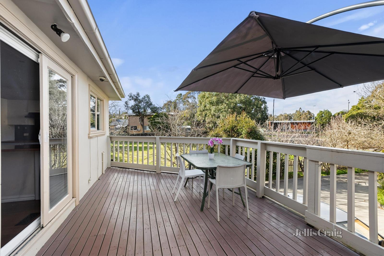 1/8 Thea Grove, Doncaster East image 2