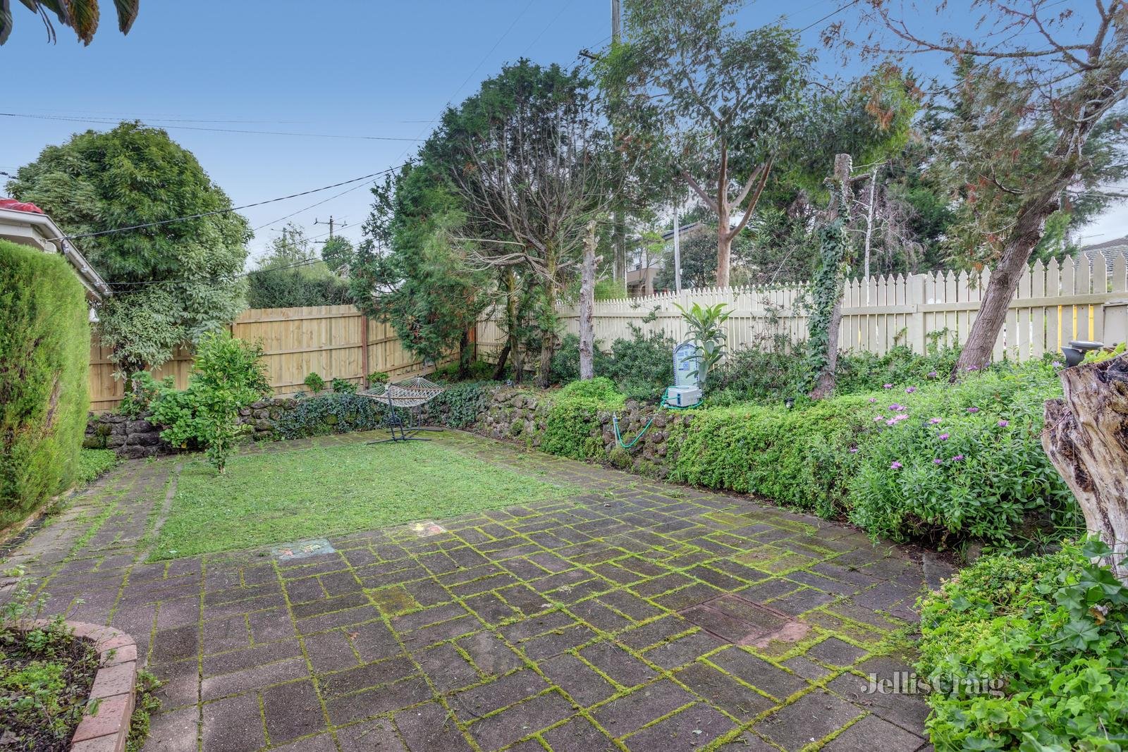 1/8 Thea Grove, Doncaster East image 8
