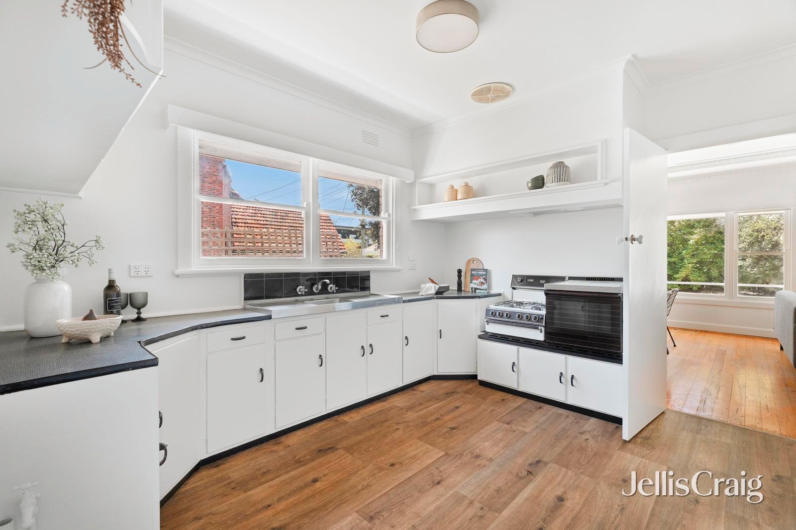 18 Thomas Street, Hampton image 5