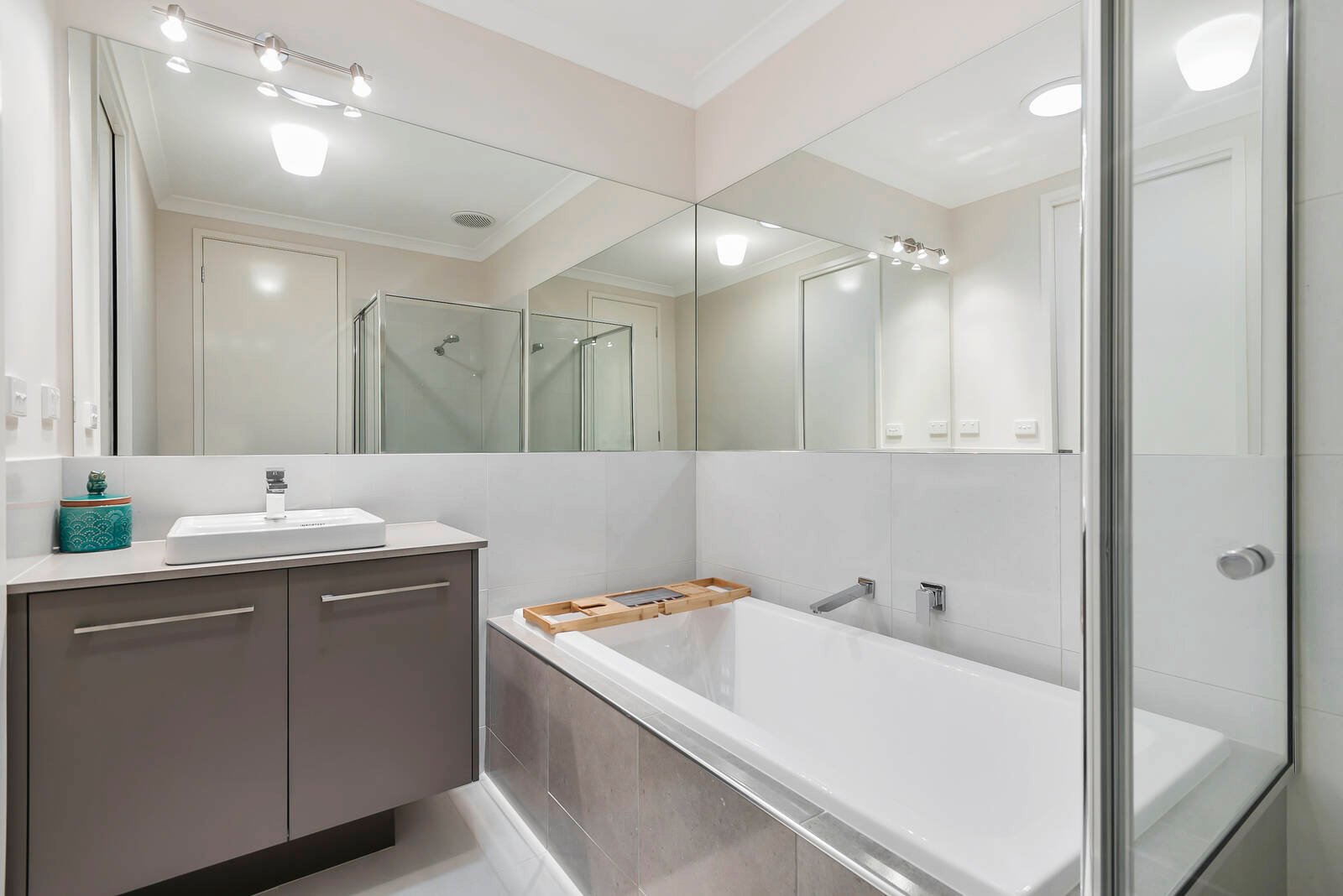 Property Gallery Thumbnail 9