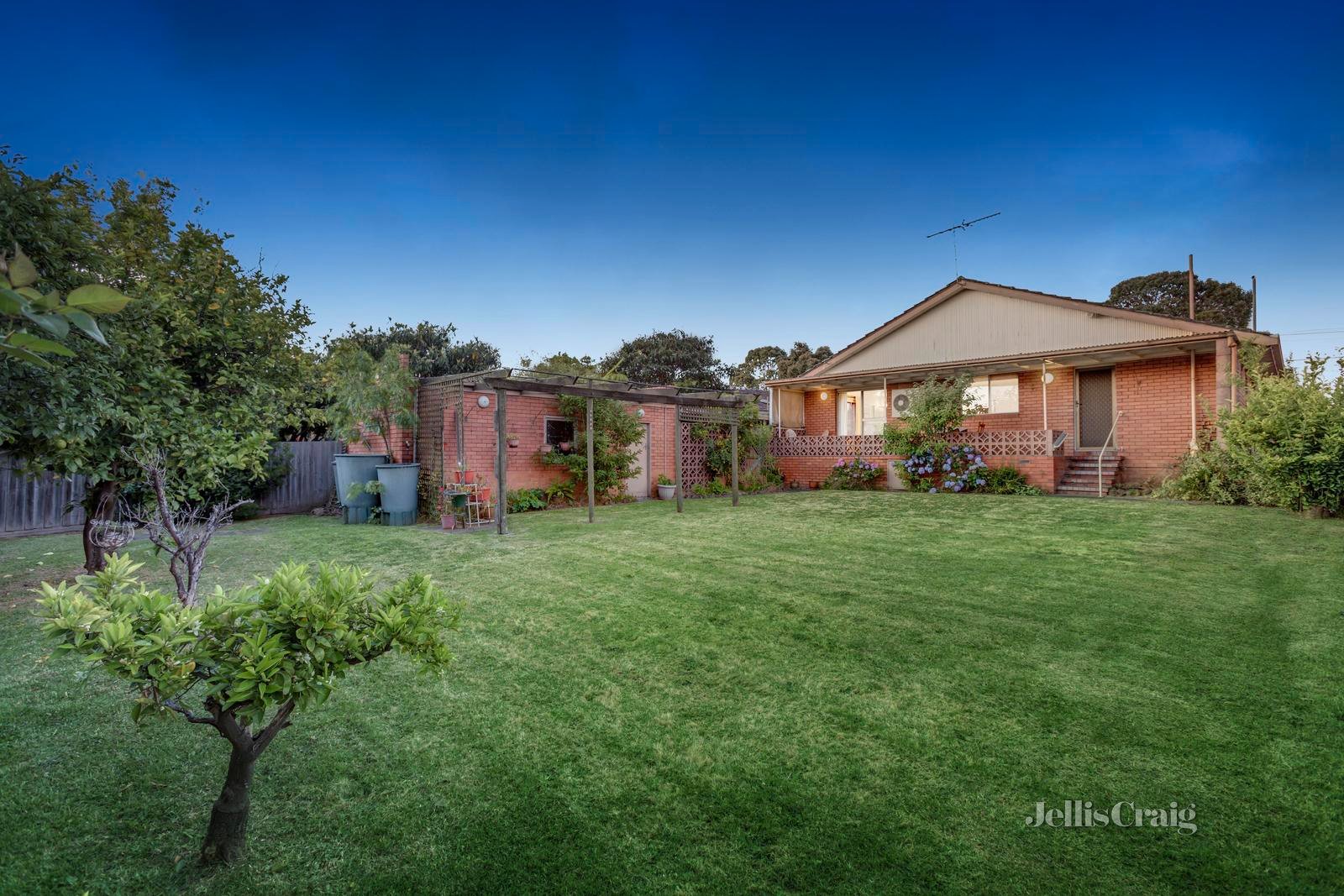 18 Tristania Street, Doncaster East image 11