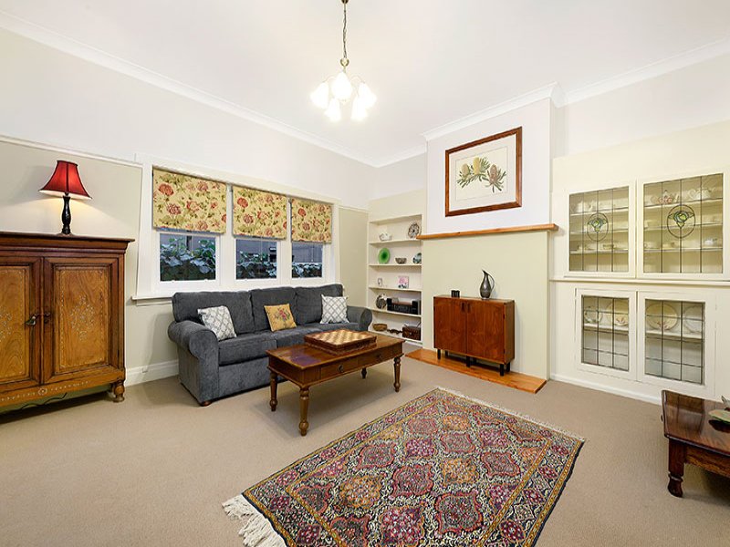 18 Valentine Avenue, Kew image 2