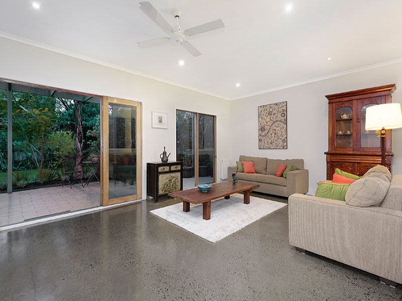 18 Valentine Avenue, Kew image 5