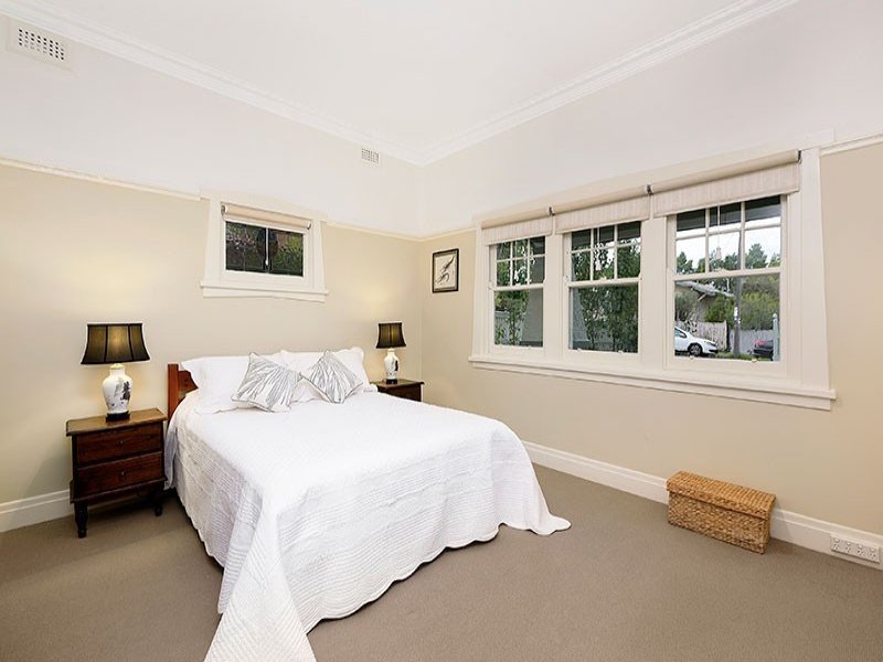 18 Valentine Avenue, Kew image 6