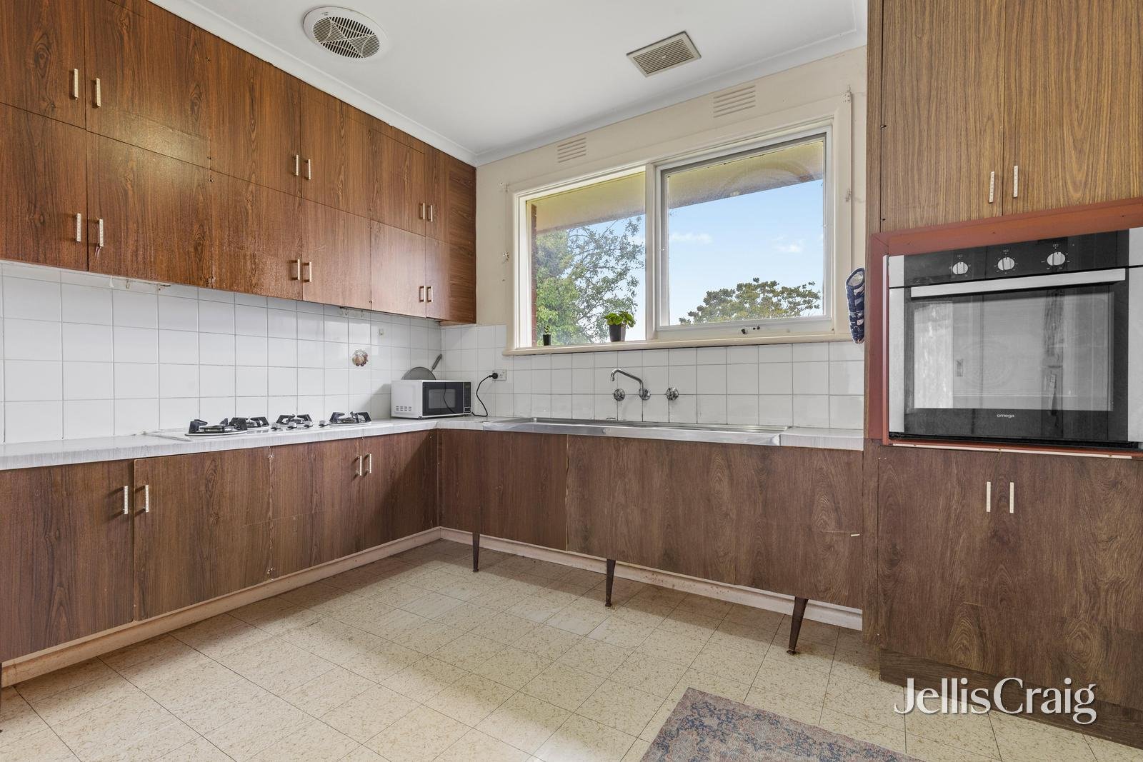 18 Viggers Parade, Glen Waverley image 4