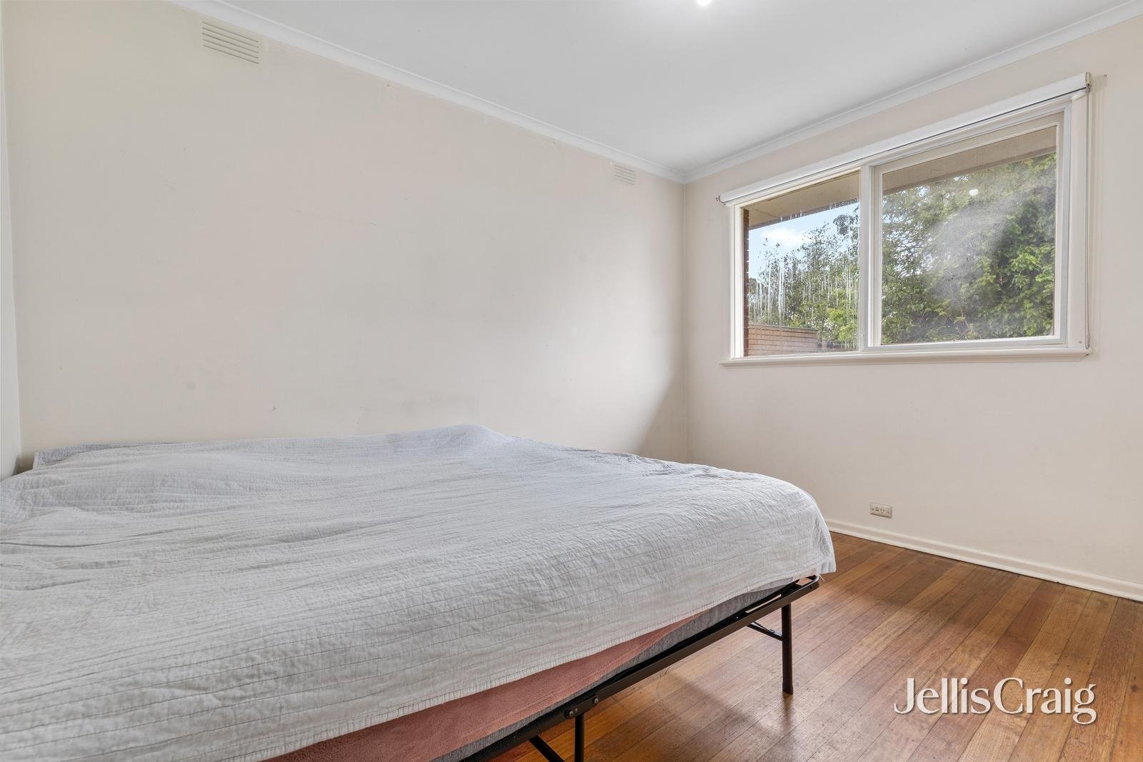 18 Viggers Parade, Glen Waverley image 5