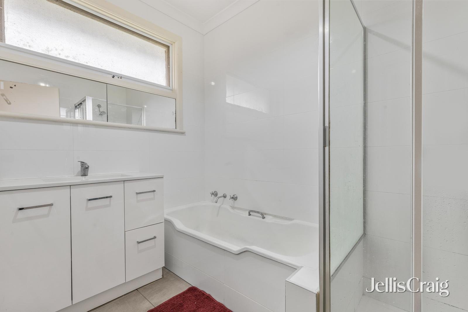 18 Viggers Parade, Glen Waverley image 6