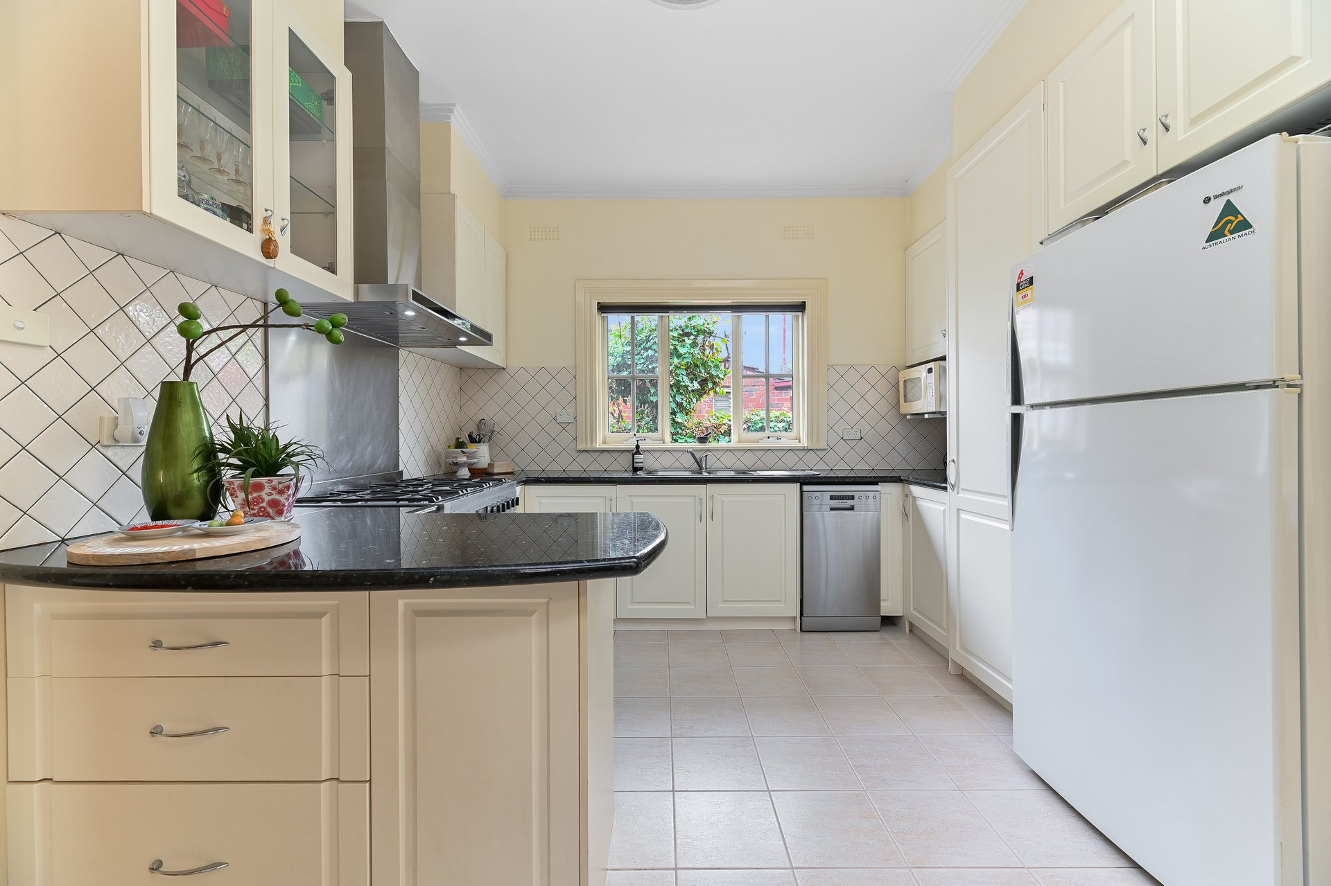18 Waratah Avenue, Burwood image 6