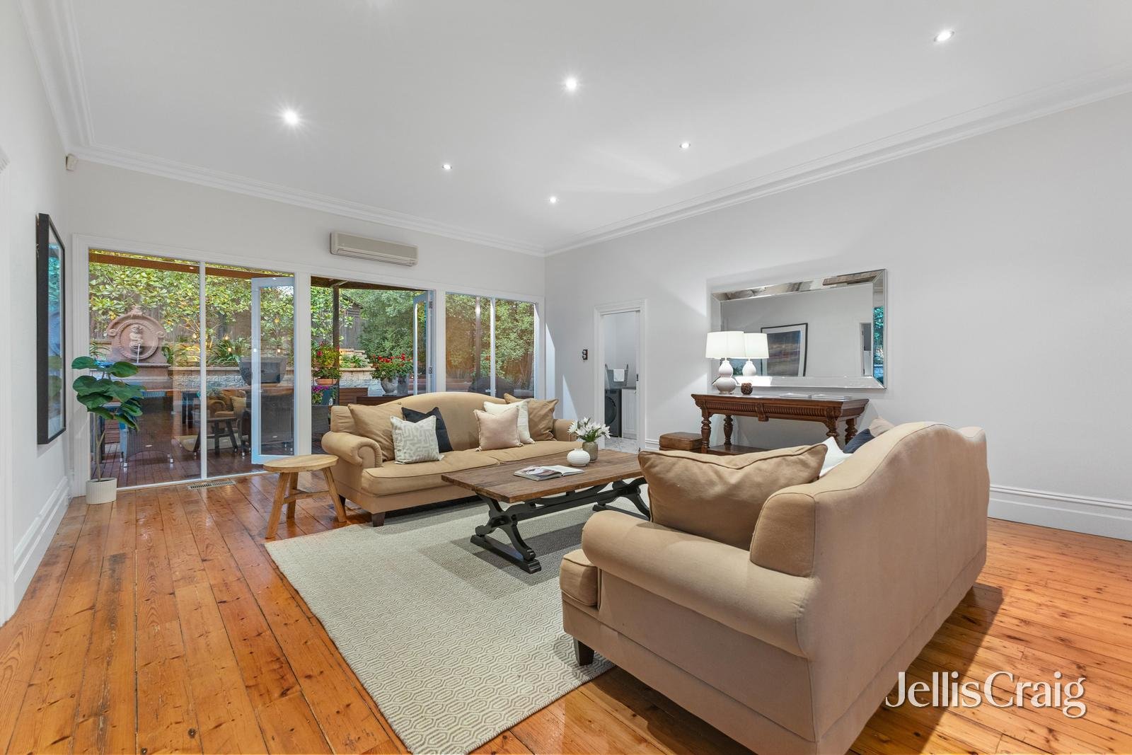 18 Warrigal Road, Surrey Hills image 4