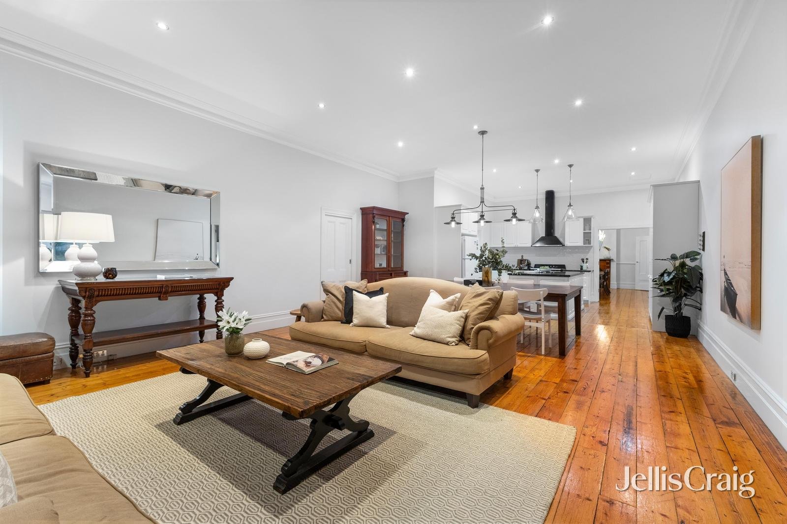 18 Warrigal Road, Surrey Hills image 5