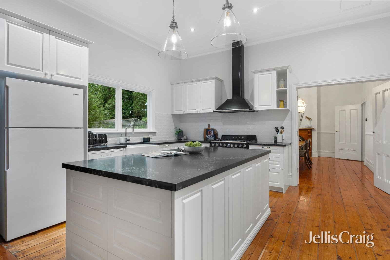 18 Warrigal Road, Surrey Hills image 7