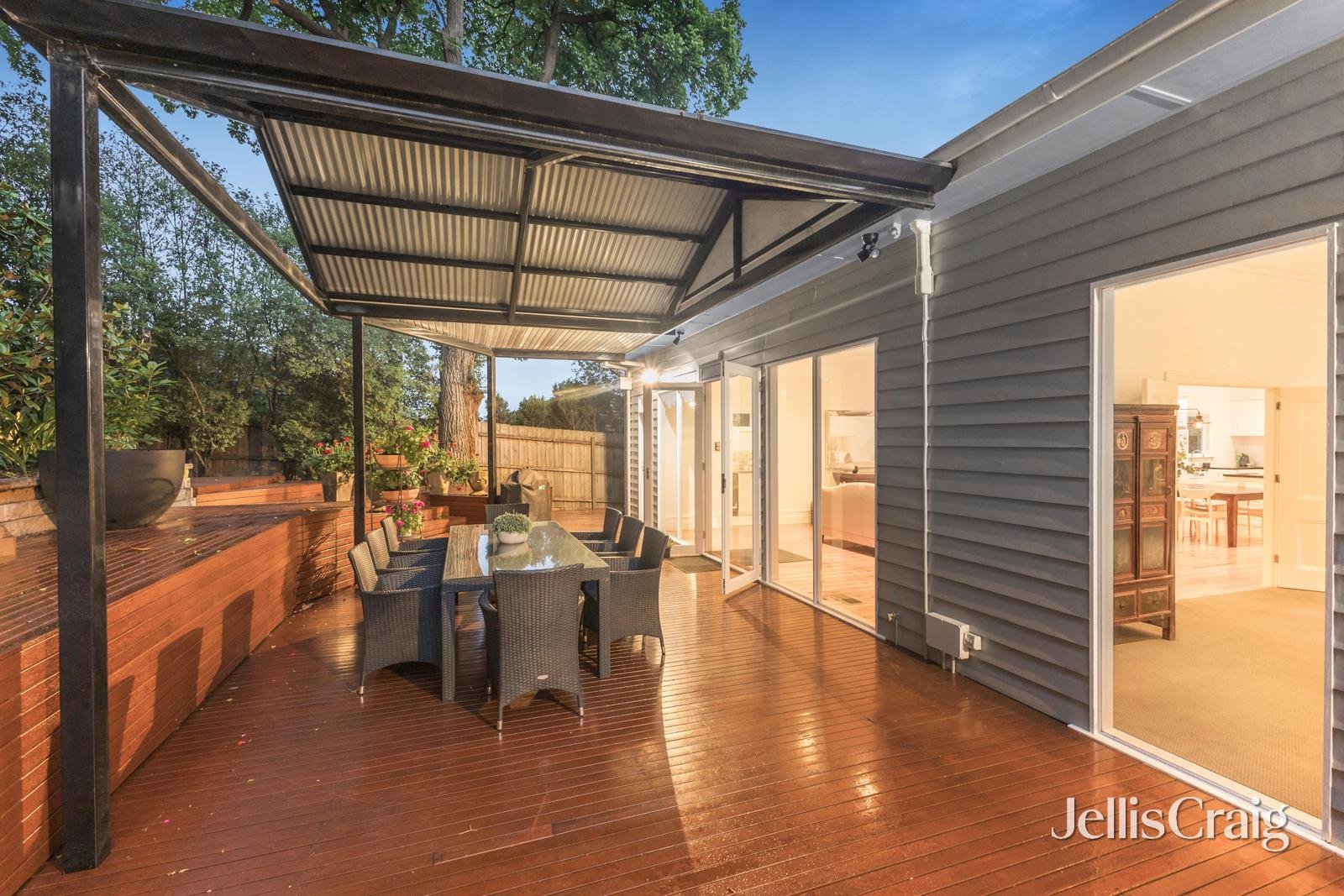 18 Warrigal Road, Surrey Hills image 11