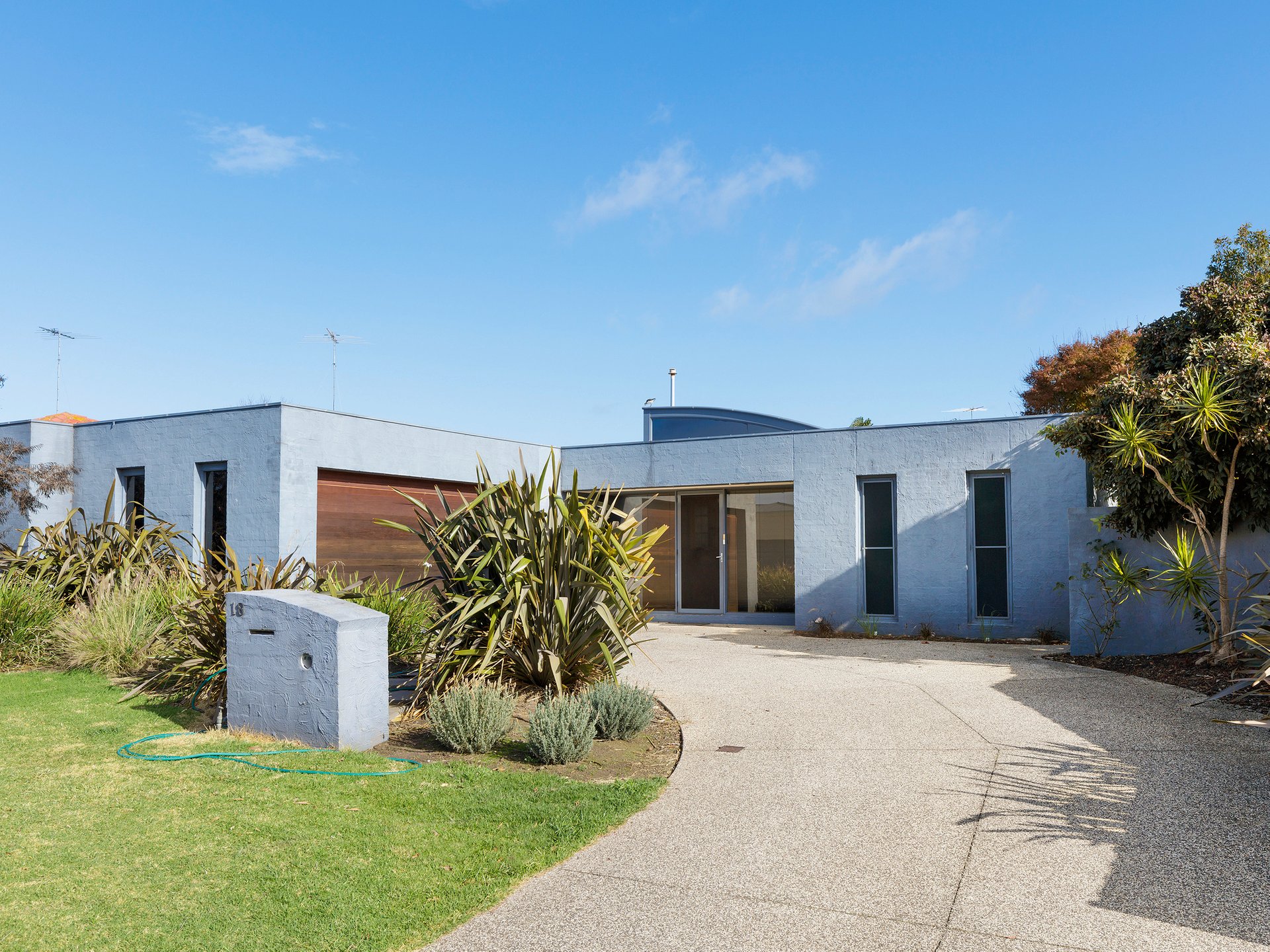 18 Waugh Court, Leopold image 1