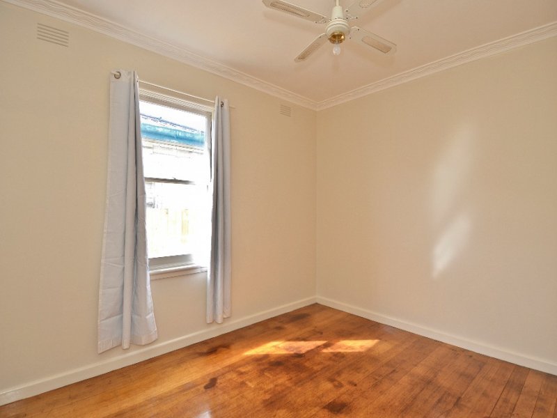 18 Westmoreland Street, St Albans Park image 5