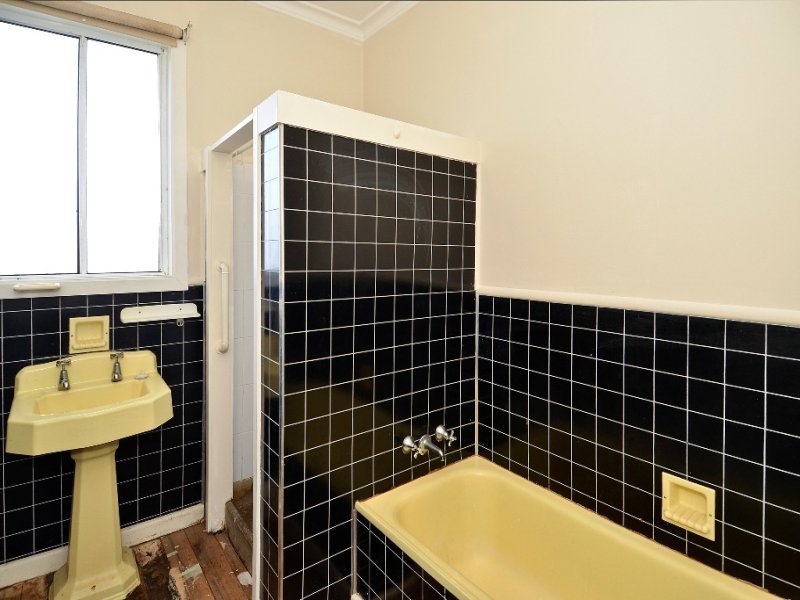 18 Westmoreland Street, St Albans Park image 6