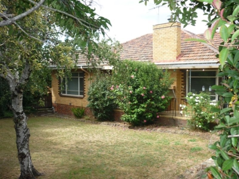 18 Whitehorse Road, Blackburn image 2