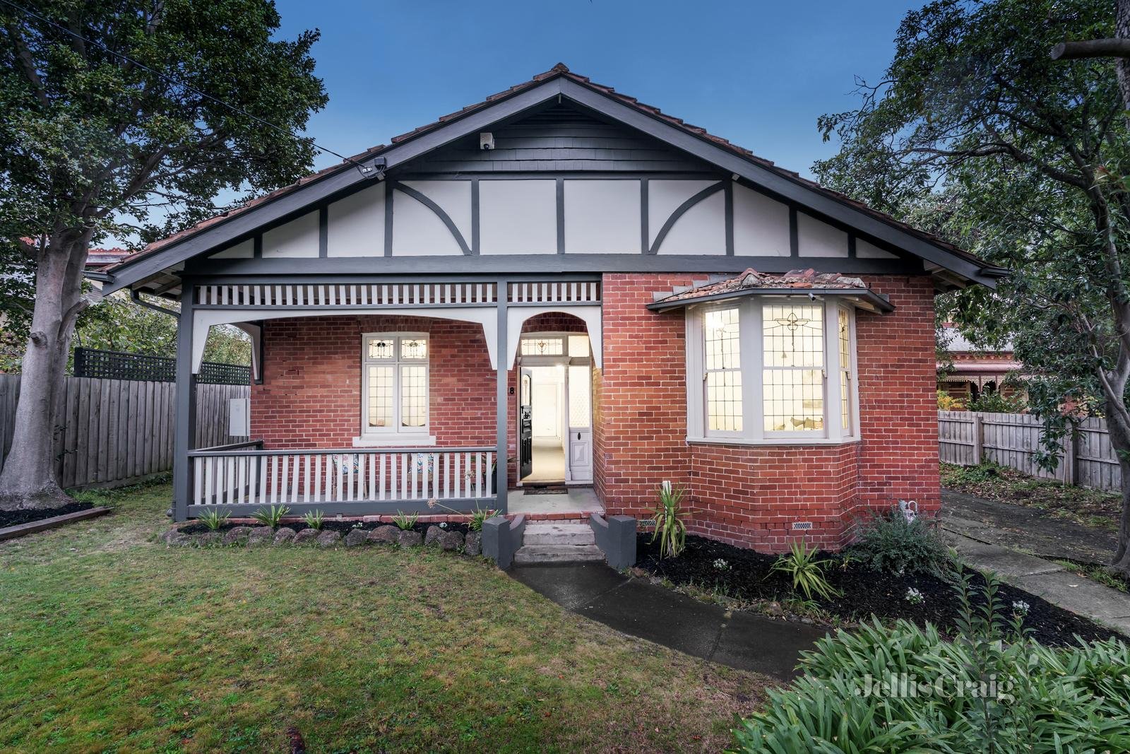 18 Windsor Crescent, Surrey Hills image 1