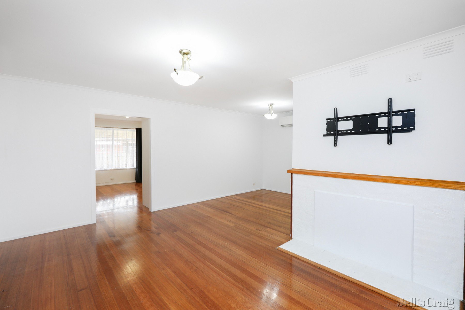 180 Casey Drive, Lalor image 4