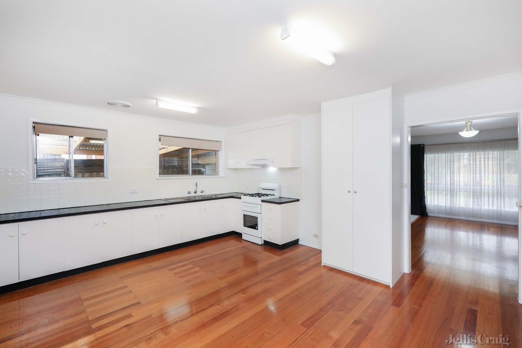 180 Casey Drive, Lalor image 2
