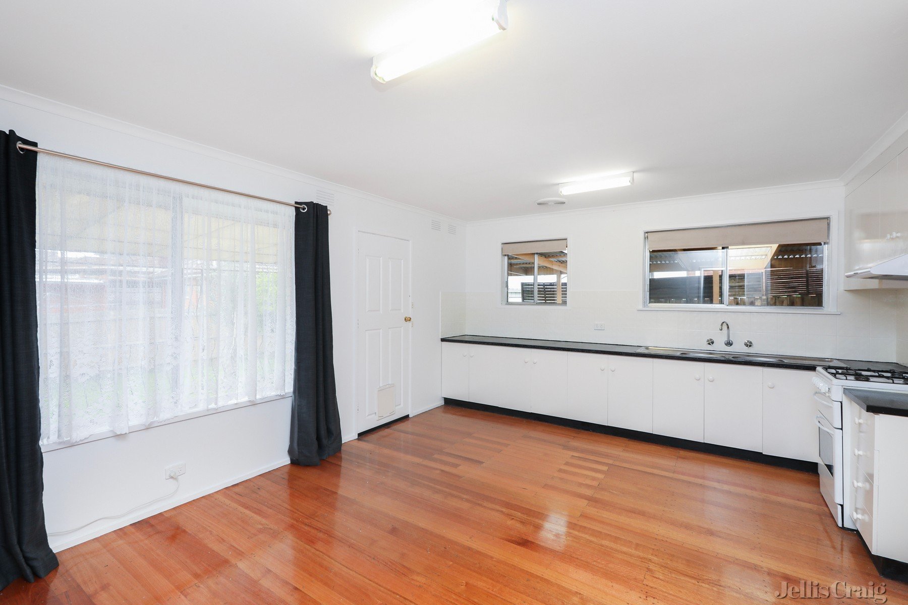180 Casey Drive, Lalor image 1
