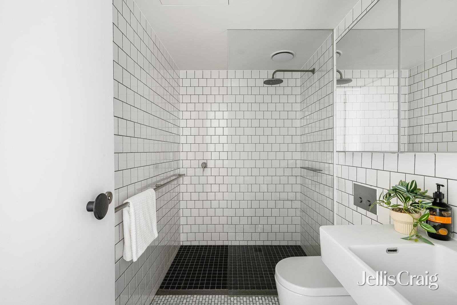 1/80 Cutter Street, Richmond image 9