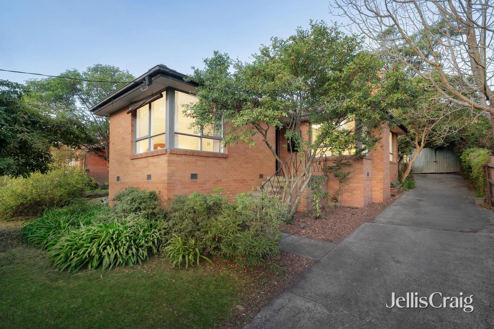 180 Mountain View Road, Briar&nbsp;Hill image 1