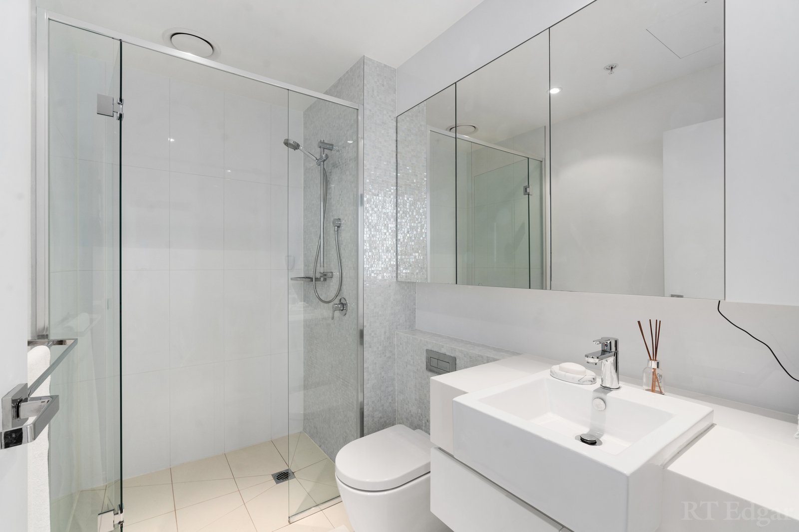 Property Gallery Thumbnail 9