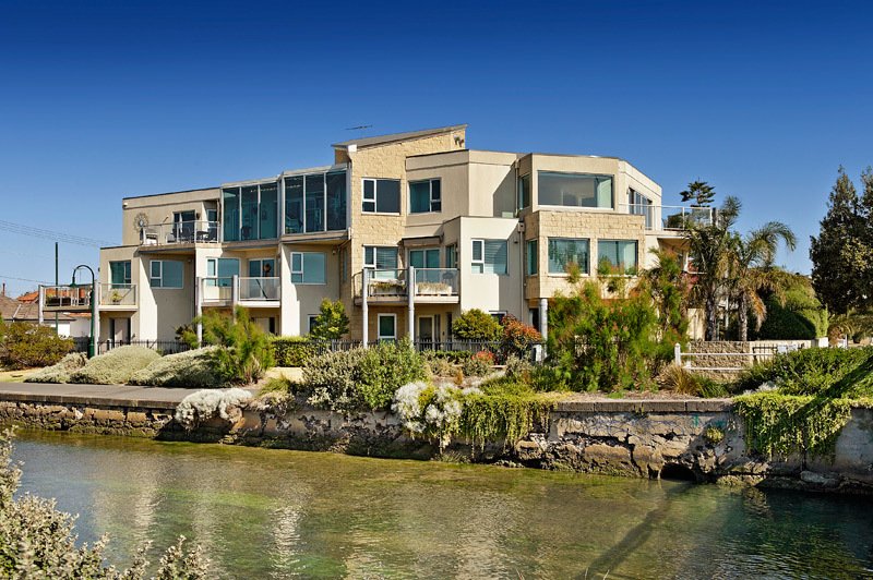 1/81 Marine Parade, Elwood image 1