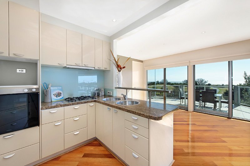 1/81 Marine Parade, Elwood image 3