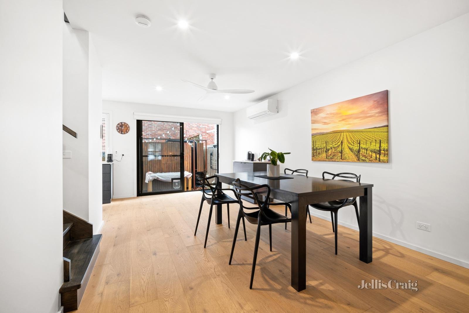 1/811a Doveton Street North, Soldiers Hill image 5