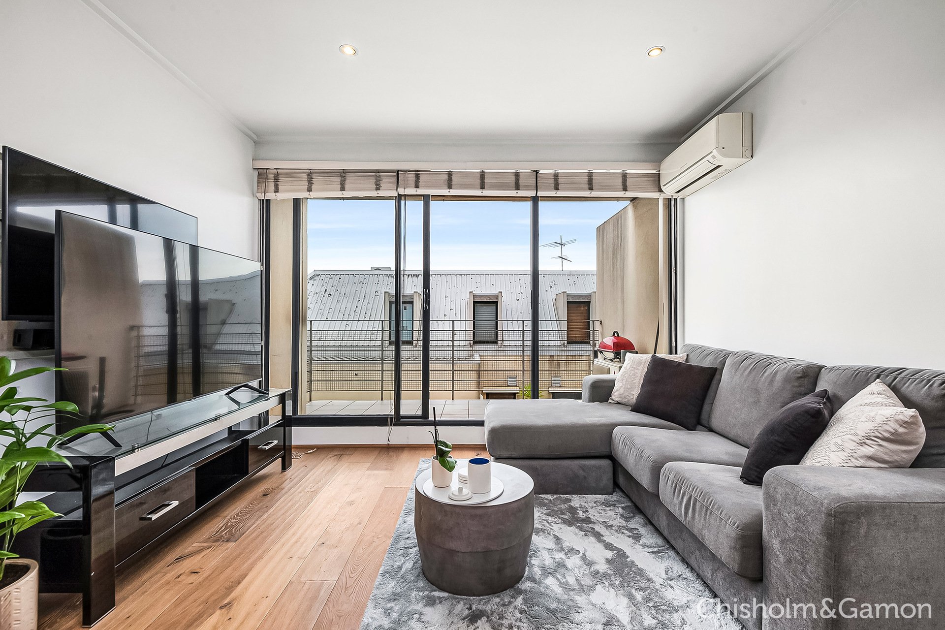 18/125 Ormond Road, Elwood image 2