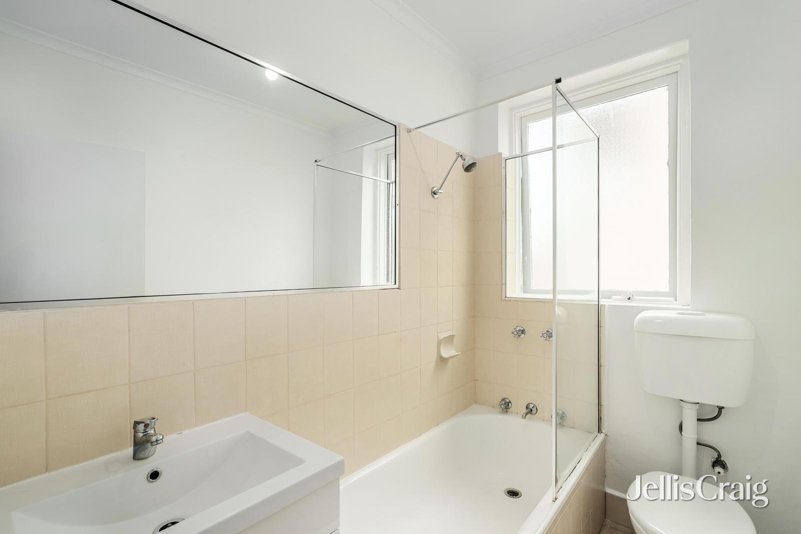 18/13 Crimea Street, St Kilda image 6