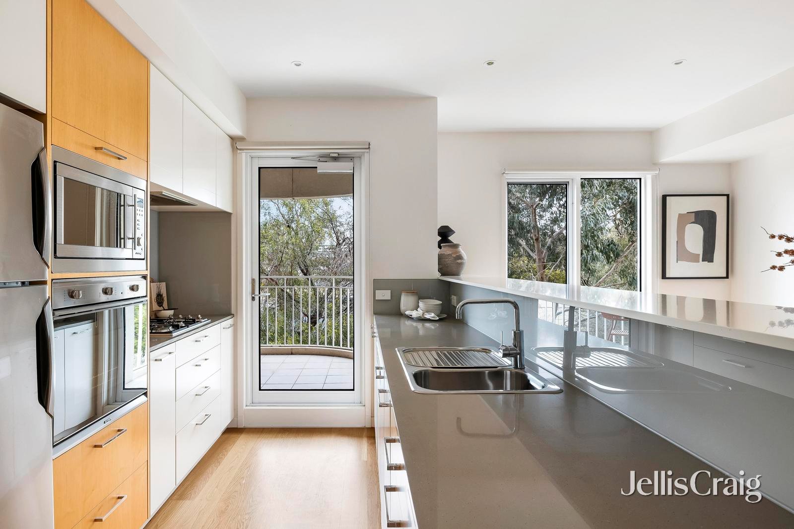 18/15 Liardet Street, Port Melbourne image 5