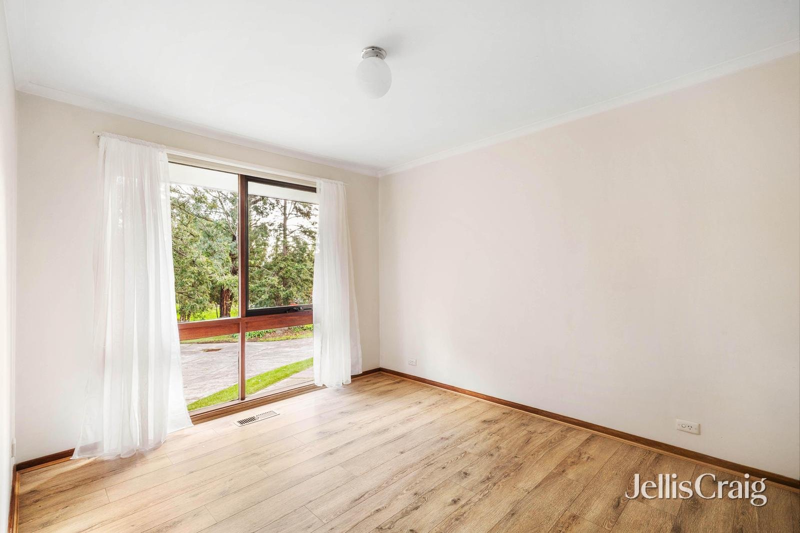 1/82-84 Diamond Creek Road, Greensborough image 6