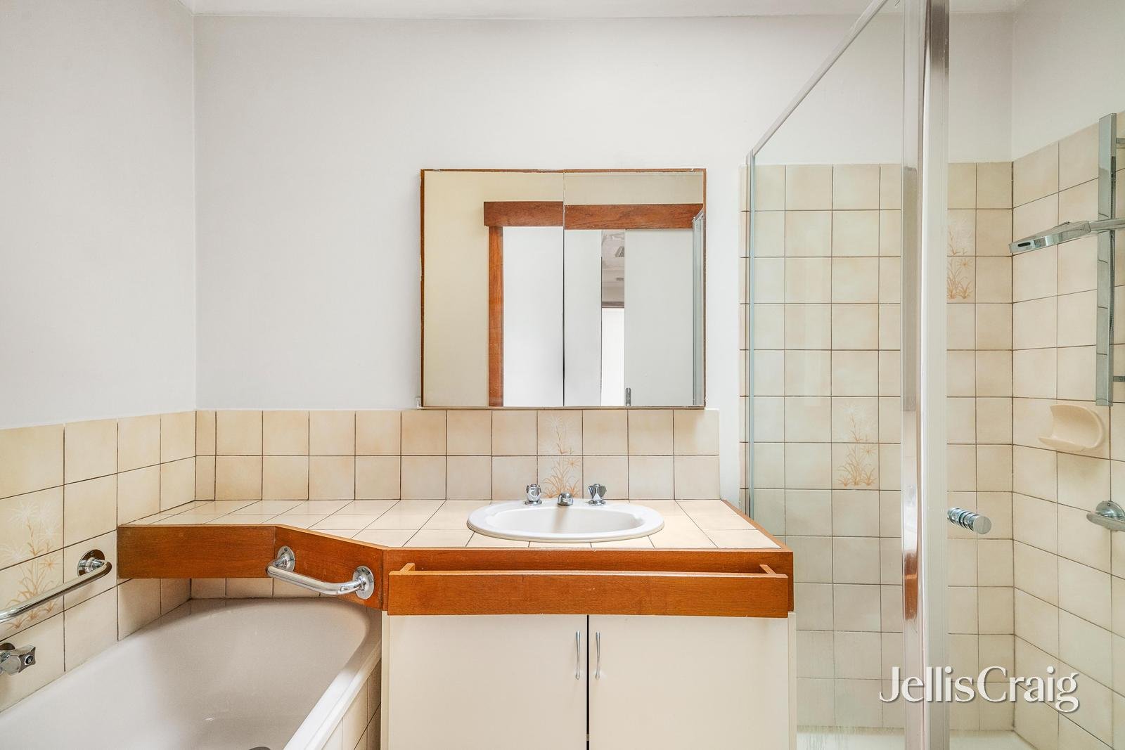 1/82-84 Diamond Creek Road, Greensborough image 7