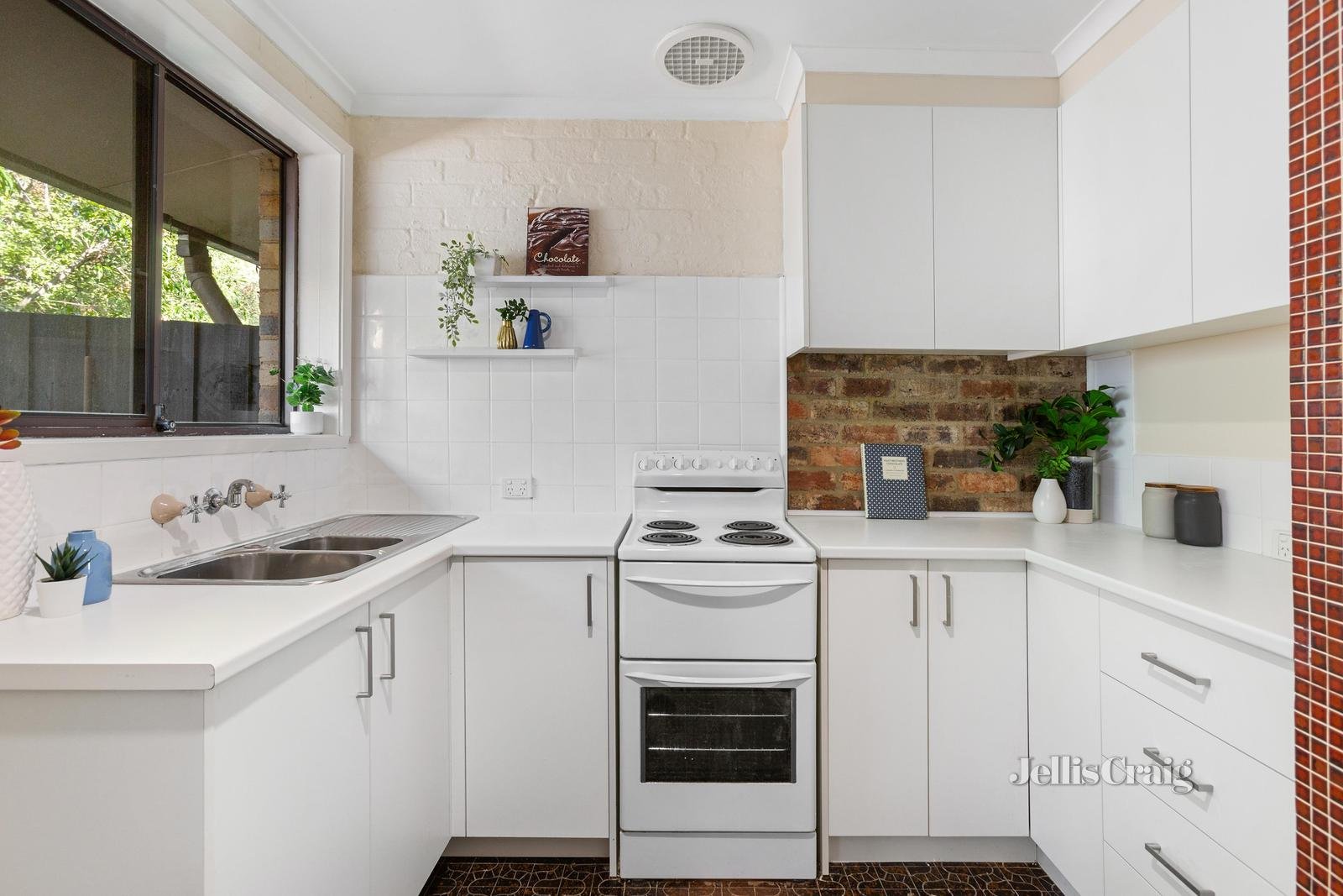 1/82 Brougham Street, Eltham image 2