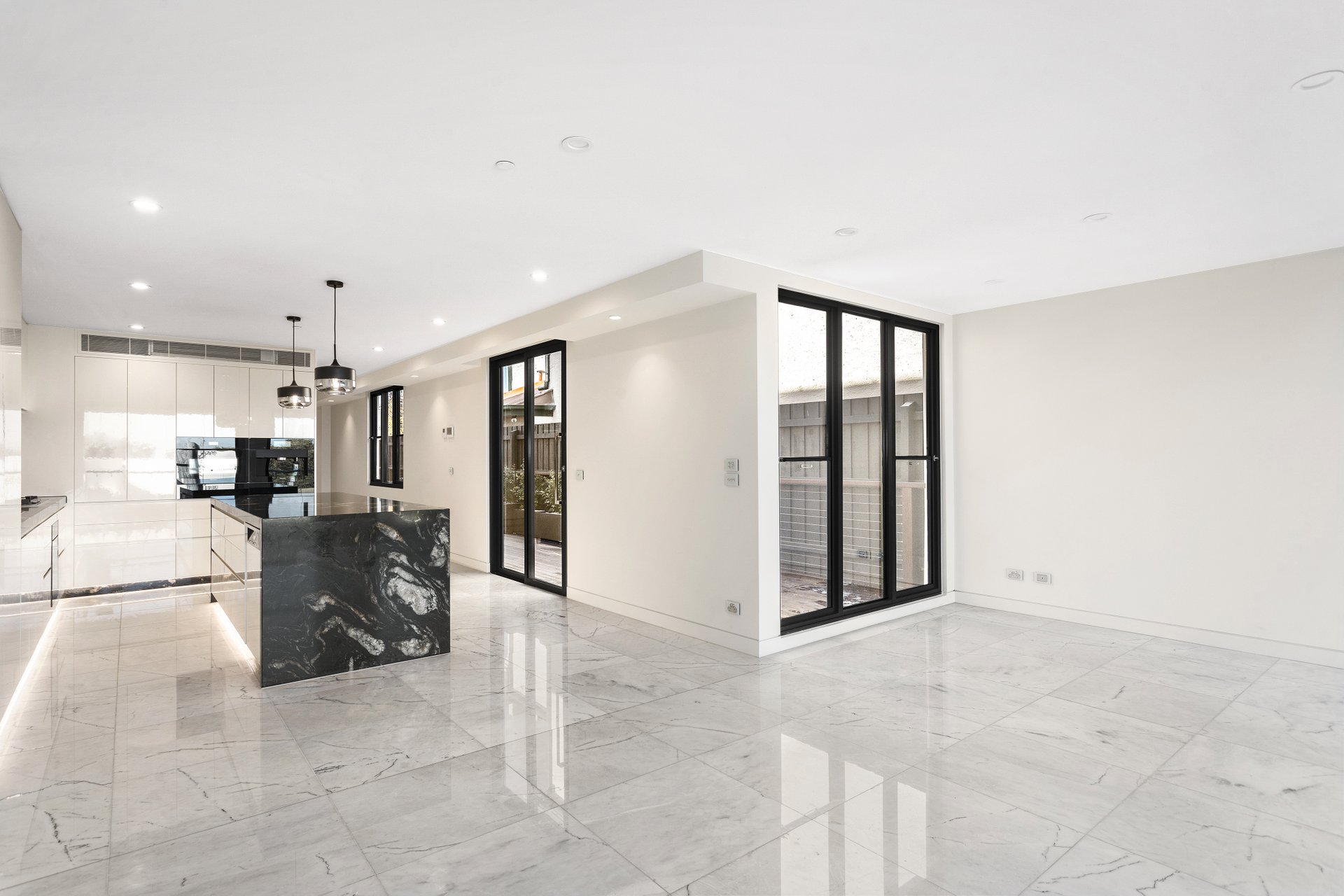 182 Esplanade, Brighton image 2