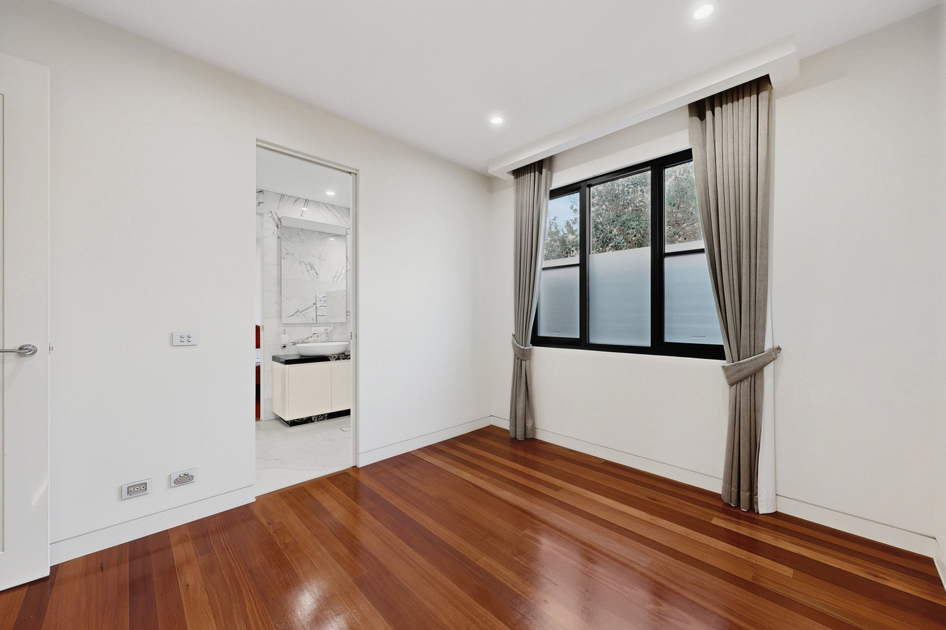182 Esplanade, Brighton image 8