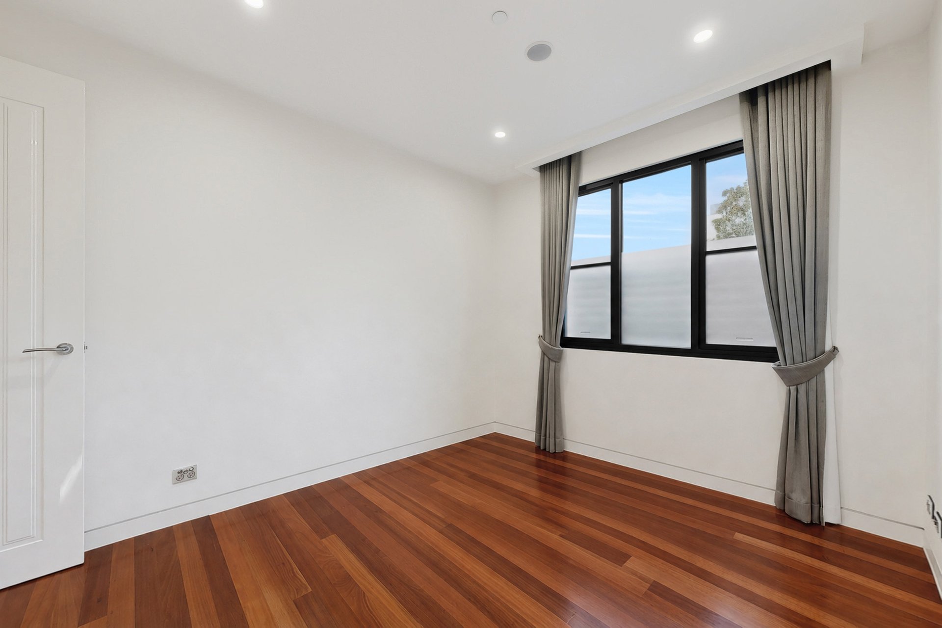 182 Esplanade, Brighton image 10