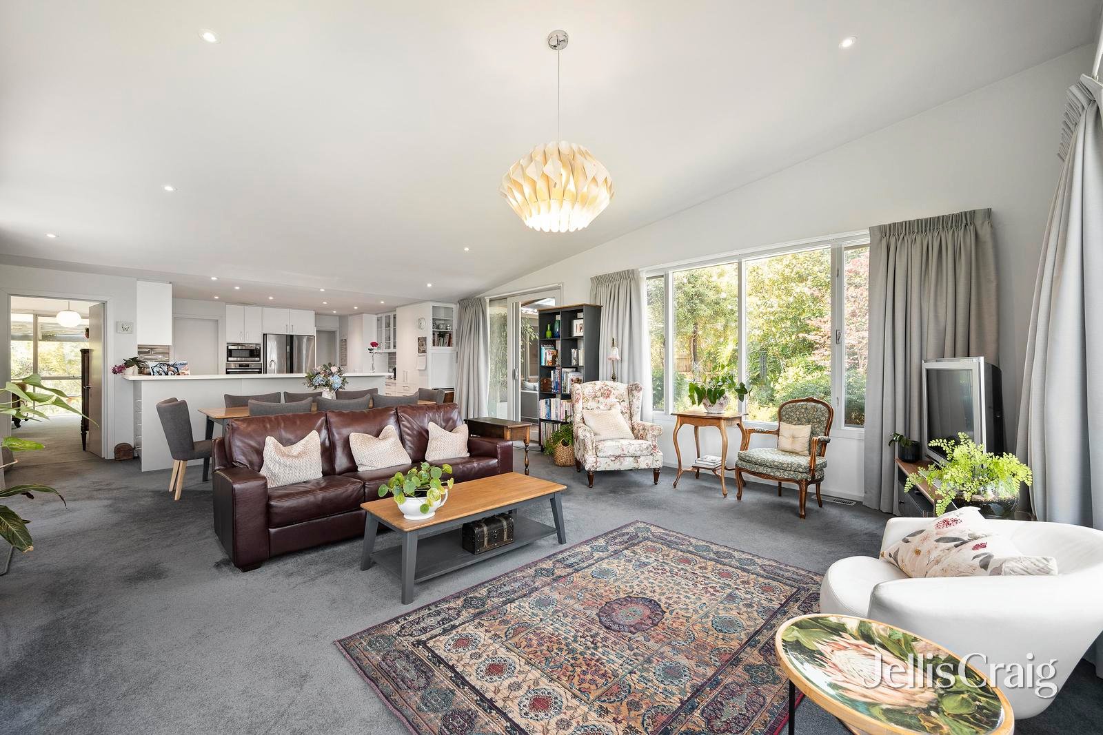 182 Hayrick Lane, Mooroolbark image 4